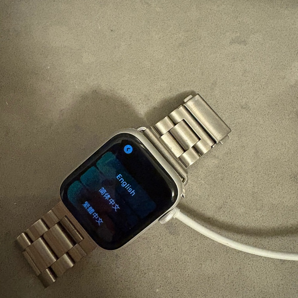 Apple Watch Series 5 in Silver titanium & ceramic (with multiple bands) - Picture 2 of 5